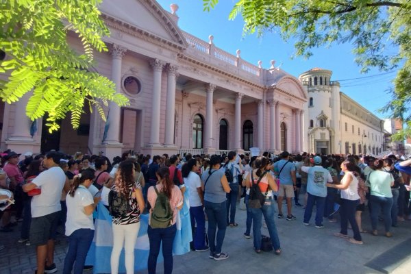 Docentes respondieron al gobernador por los pluses: Queremos que vaya al básico