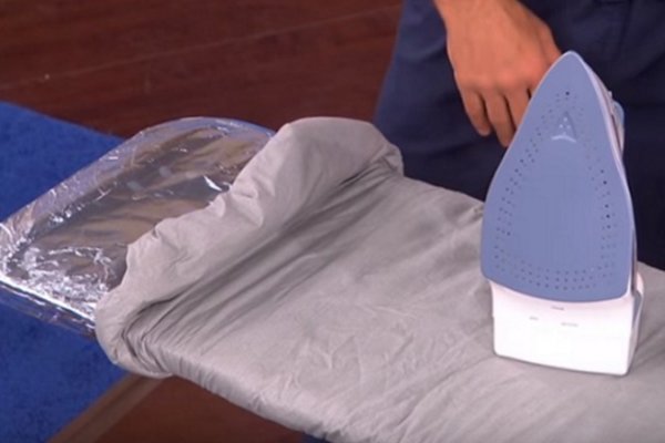 Papel aluminio: el secreto para planchar más rápido