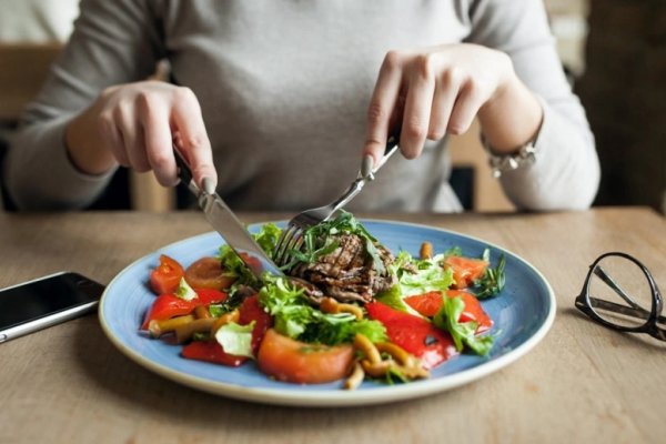 Alimentación saludable: tips de una especialista para comer mejor y más barato