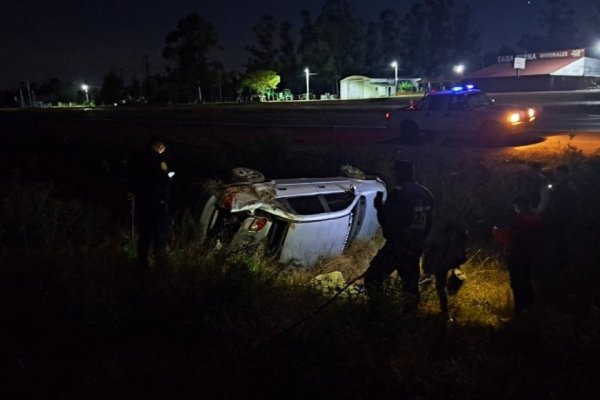 Siniestro: dos correntinos volcaron en un auto sobre la autovía 14