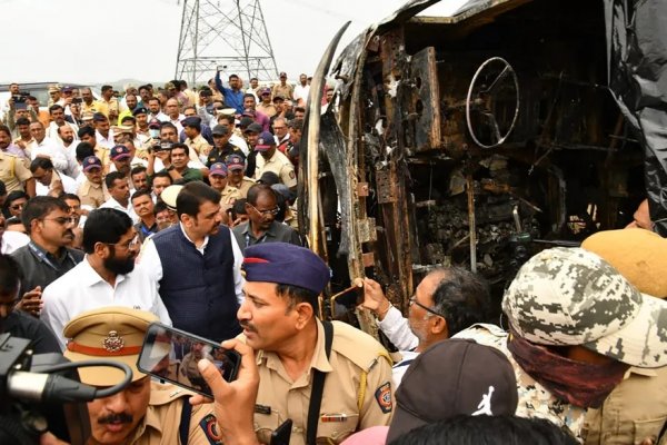 India: mueren 25 personas por el incendio de un autobús