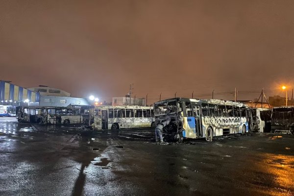 La Tablada: un incendio destruyó al menos 20 colectivos