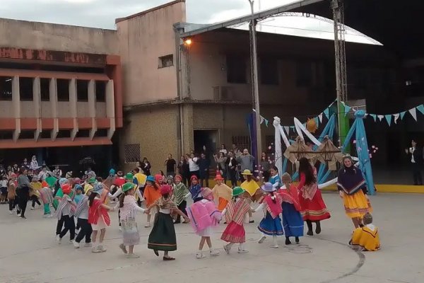 Las escuelas celebran la independencia argentina antes de las vacaciones