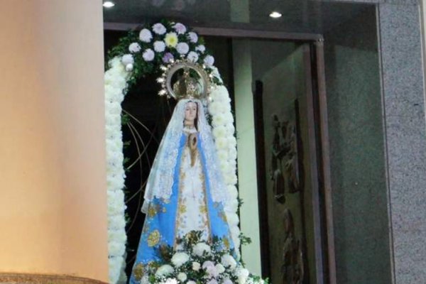 Corrientes: cientos de creyentes saludaron la Virgen de Itatí en su salida