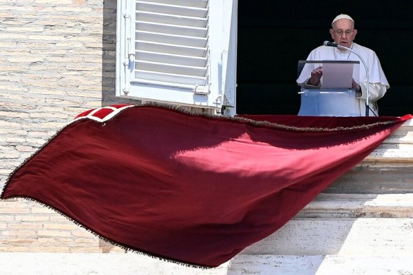 El Papa Francisco pide nuevamente ayudar a los migrantes y no ser indiferentes