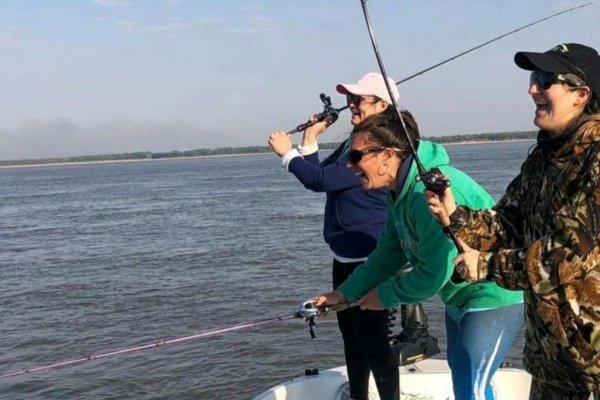 Concurso solidario de pesca deportiva con devolución para mujeres