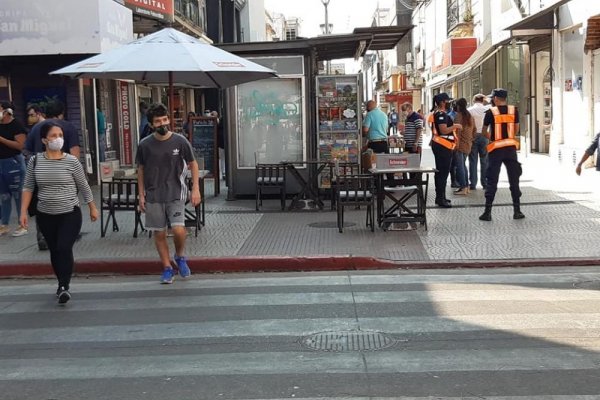 Detuvieron a un hombre que golpeaba a una mujer en plena peatonal de Corrientes