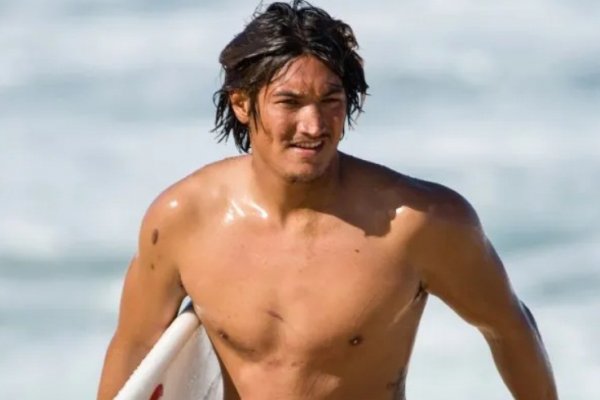 Murió el surfista Mikala Jones tras cortarse una arteria con la tabla