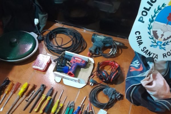 Corrientes: detienen a dos personas con varios objetos robados