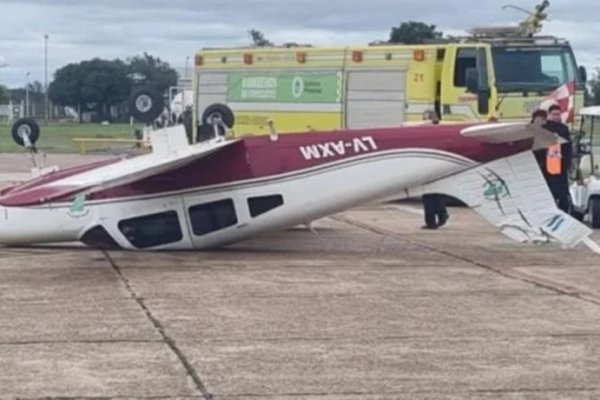 Aeropuerto de Corrientes: la turbina de un avión de Flybondi hizo capotar una avioneta