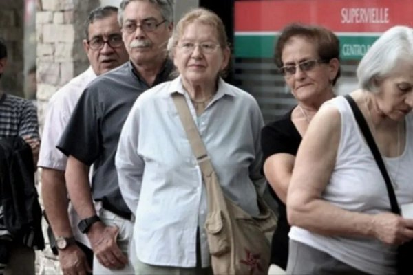 La pobreza entre jubilados argentinos se duplicó en un año y la cifra llega a más de medio millón