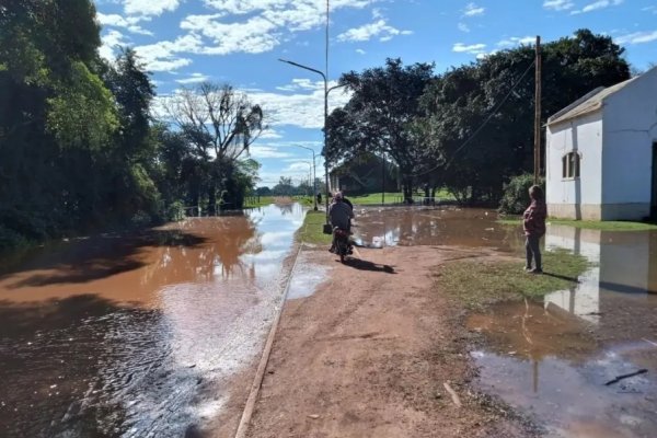 Monte Caseros: al menos diez familias evacuadas por la crecida 