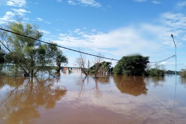 Corrientes: evacuan a vecinos por la creciente del río Uruguay en Santo Tomé