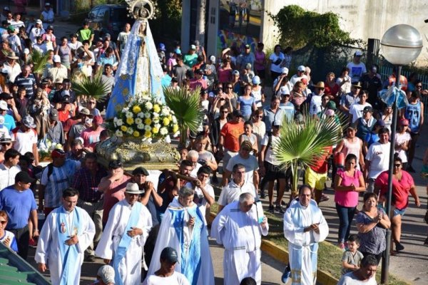 Miles de correntinos celebran los 123 años de la Coronación de la Virgen de Itatí