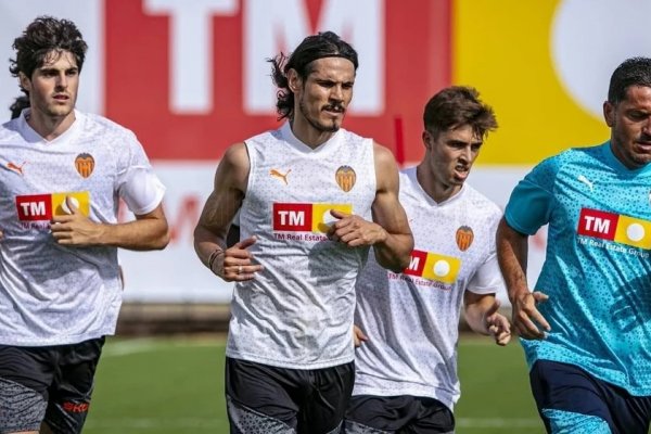 Valencia define la continuidad de Cavani mientras define su futuro