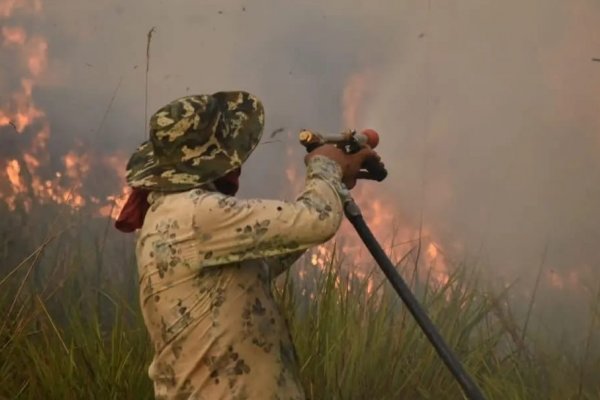 Incendios en Corrientes: bomberos combaten un foco activo en Goya