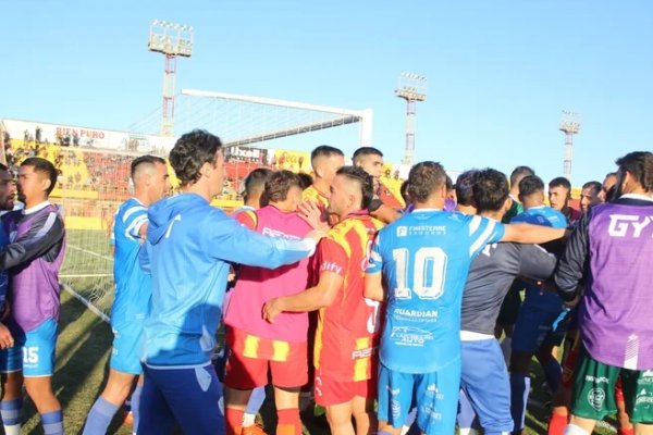 Fútbol correntino: dos jugadores y el entrenador de Boca Unidos recibieron graves sanciones