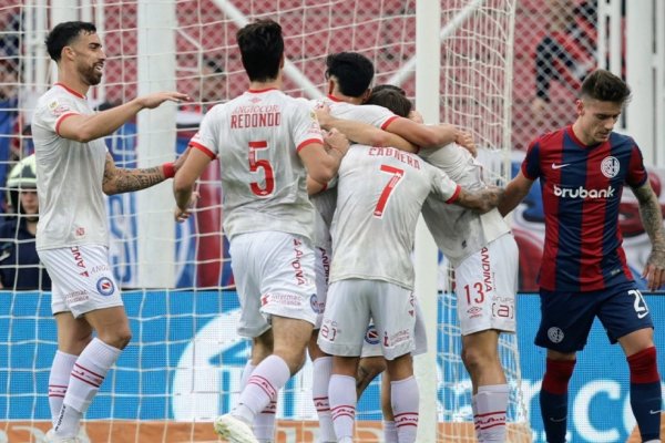 Argentinos derrotó a San Lorenzo y terminó con su racha de local