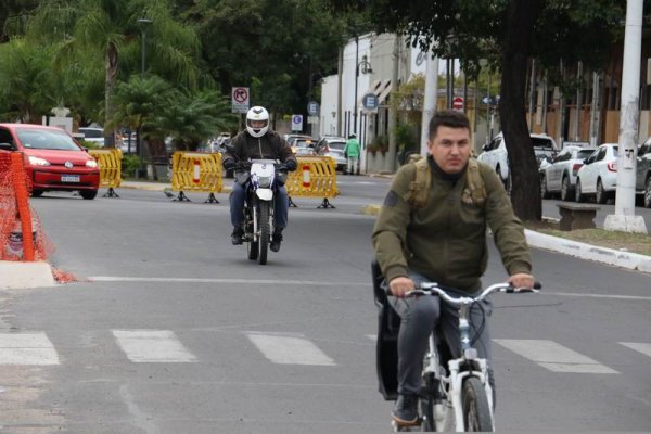 Bicicletas y motocicletas resurgen como alternativas ante el aumento del boleto