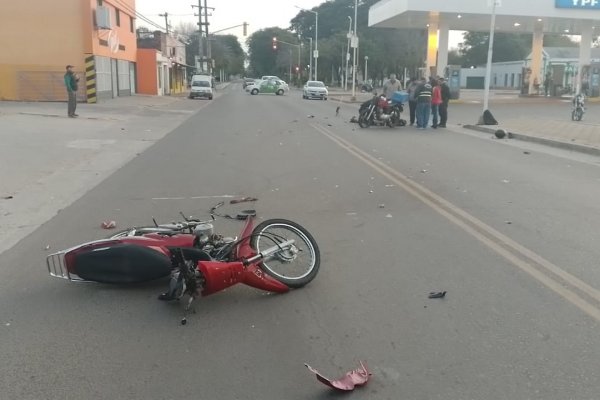 Corrientes: muere un hombre tras el choque de dos motos en una estación de servicios