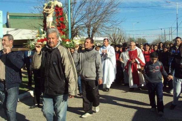 Fiesta grande en honor de San Pantaleón en el barrio 25 de Mayo