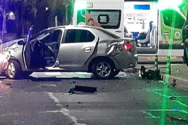 Corrientes: impresionante choque entre un auto y una camioneta