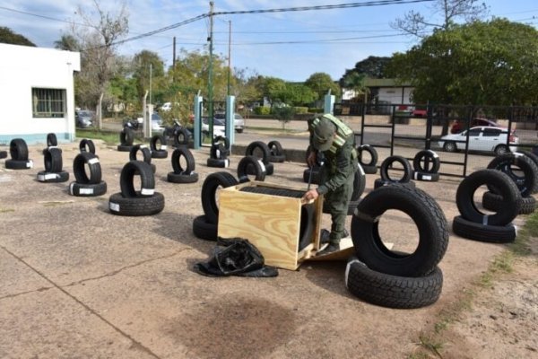 Corrientes: Efectivos de Gendarmería decomisaron neumáticos transportados dentro de encomiendas en Ituzaingó