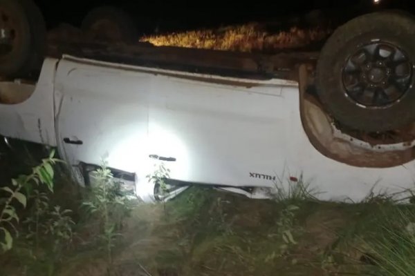 Corrientes: un muerto y tres heridos luego de que una camioneta volcara en Ituzaingó