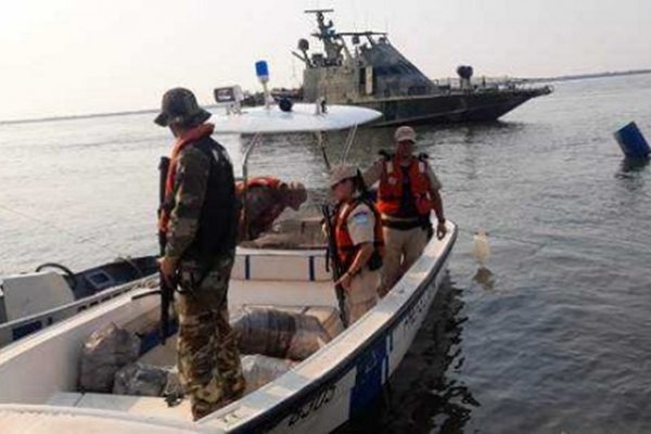 Buscan a dos amigos que desaparecieron en las aguas del río Paraná