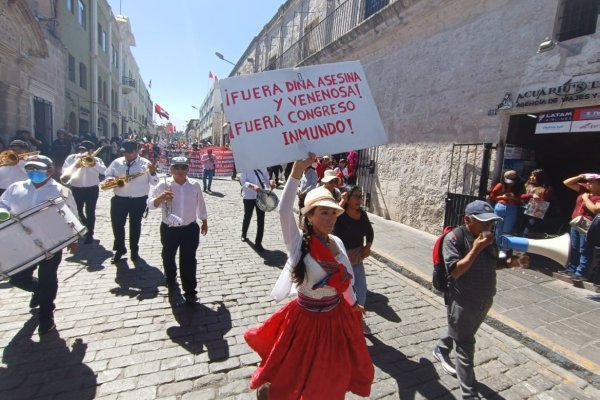 Manifestantes exigen la renuncia de la presidente Dina Boluarte y el cierre del Congreso en Perú