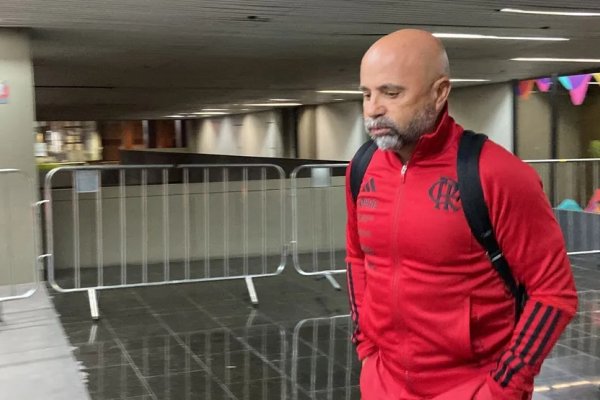 Escándalo: un ayudante de Jorge Sampaoli agredió a un jugador del Flamengo y peligra su continuidad como DT