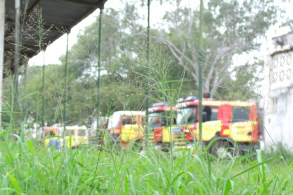 Extraña medida oficial: el Gobierno provincial guarda autobombas en el ex RI9