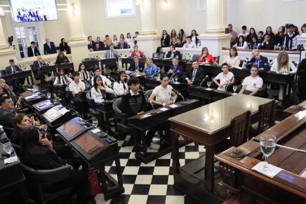 Estudiantes correntinos defendieron anteproyectos de ley presentados en concurso