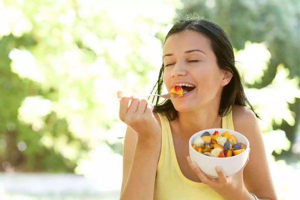 OMS: cuántas frutas y verduras recomienda consumir al día