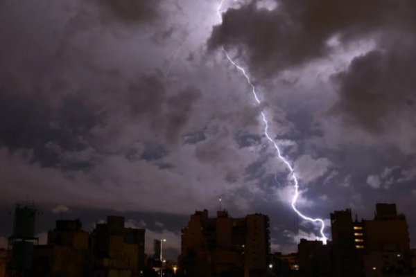 Alerta de fuertes tormentas para varias localidades de Corrientes