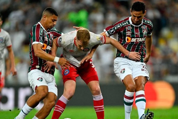 Argentinos aguantó lo que pudo, pero cayó al final ante Fluminense