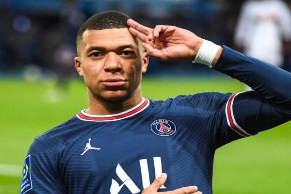 Desde Francia aseguran que Mbappé se quedaría una temporada más en el PSG