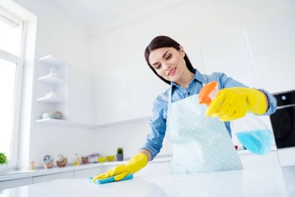 Ser anfitrión: qué limpiar en casa para recibir bien a tus invitados