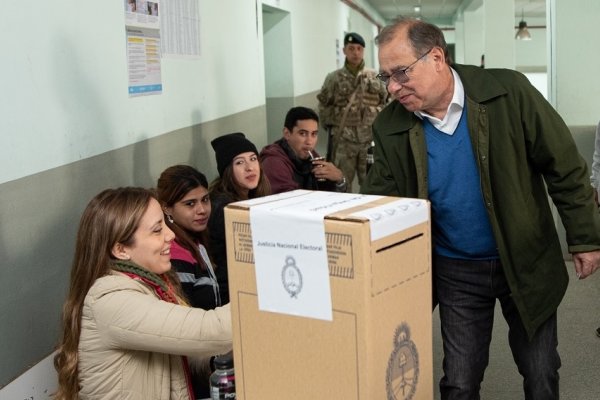 Tassano votó y exhortó: “Que la gente venga, que participe, es un derecho que debemos consolidarlo