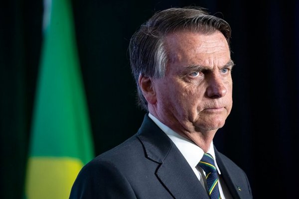 Jair Bolsonaro es investigado por el robo de joyas del Estado