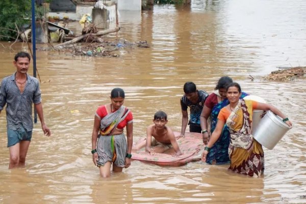Reportan más de 300 muertos por fuertes lluvias en India