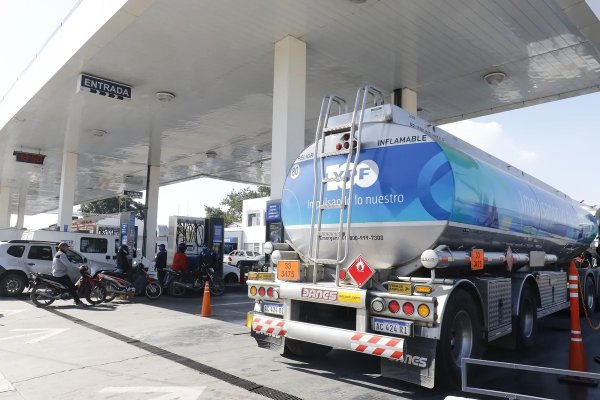 A partir de esta medianoche, YPF subirá un 12,5% el precio de sus combustibles