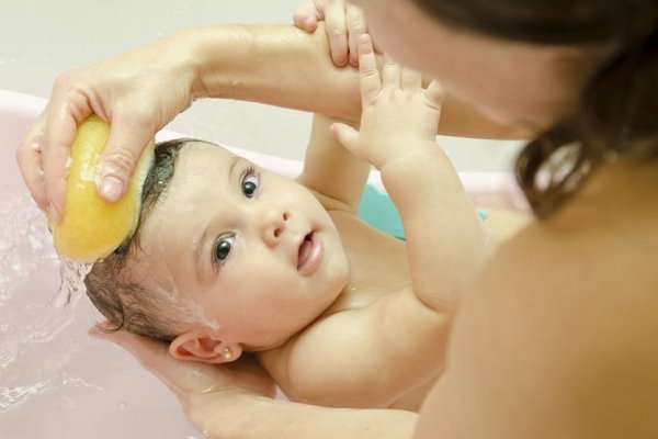 Útiles para la hora del baño del bebé