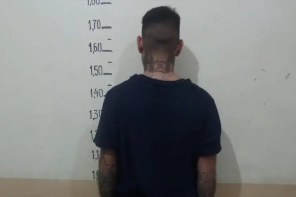 Quiso robar un whisky, lo descubrieron y terminó detenido