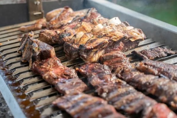 Consejos para cocinar a la parrilla y evitar enfermedades transmitidas por los alimentos