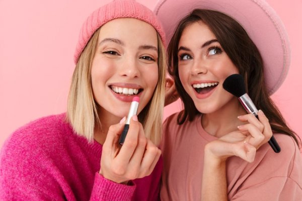 Belleza: qué debe tener el primer kit de maquillaje de una adolescente