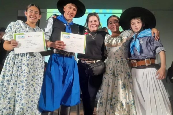 Itatí deja huellas con su ballet en un certamen nacional de danza y malambo