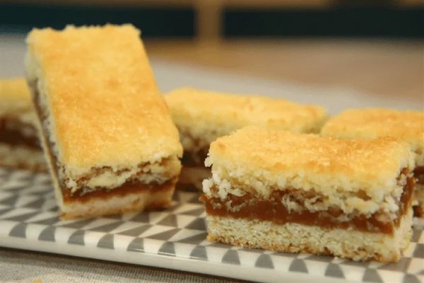 Cuadraditos de coco y dulce de leche ideales para la merienda