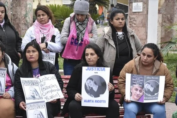 Corrientes: abrazo simbólico y suelta de globos para visibilizar el femicidio de Alba