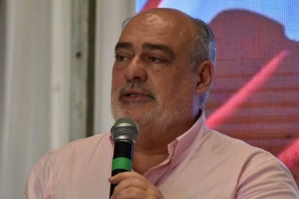 Extraño anuncio de un senador y exgobernador: ¿está pinchado su teléfono?